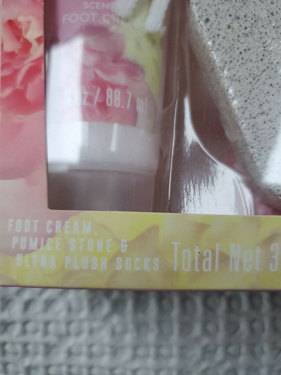 Simple Pleasures Cozy Feet Foot Care  rosewater peony scent cream