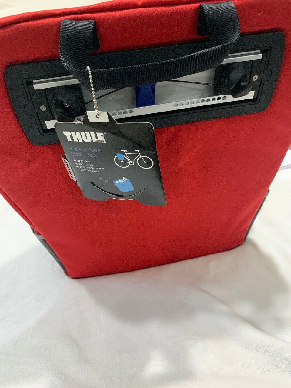 Thule Pack 'n Pedal Urban Tote waterproof bike bag with mounting bracket and strap – 26.5L capacity